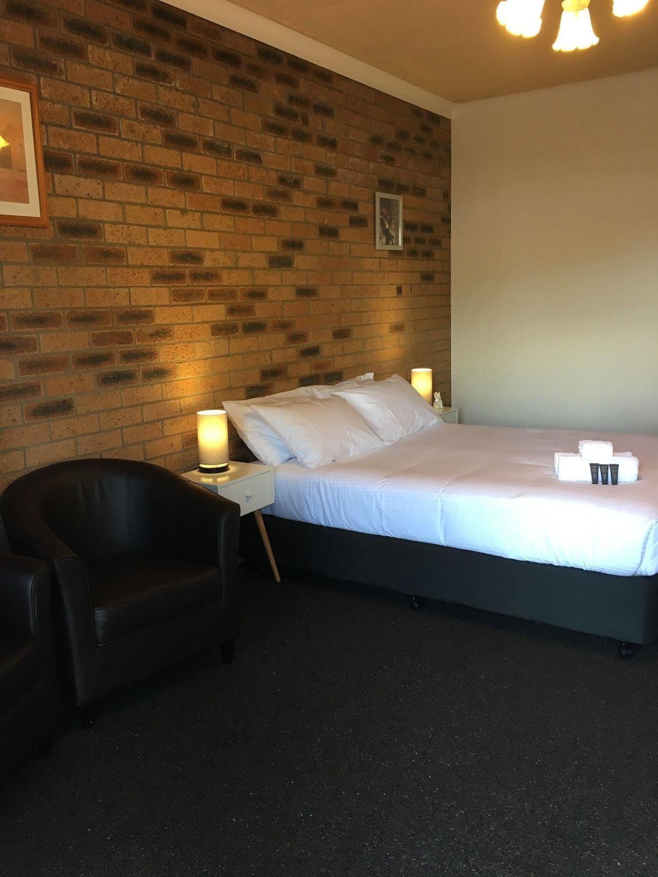 Bega Downs Motor Inn Exterior photo
