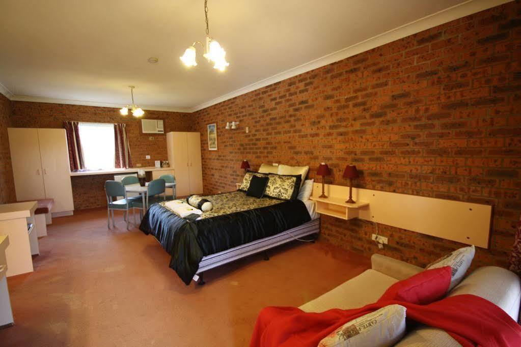 Bega Downs Motor Inn Exterior photo